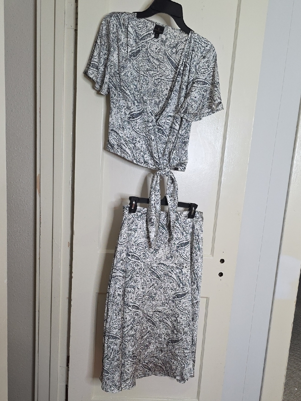 Worthington White and Black Patterned Top